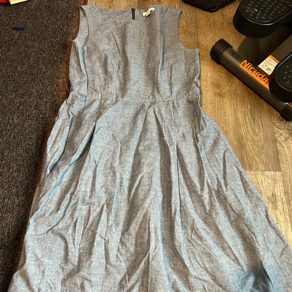 LL BEAN Signature Chambray Dress size 8 - Picture 1 of 9